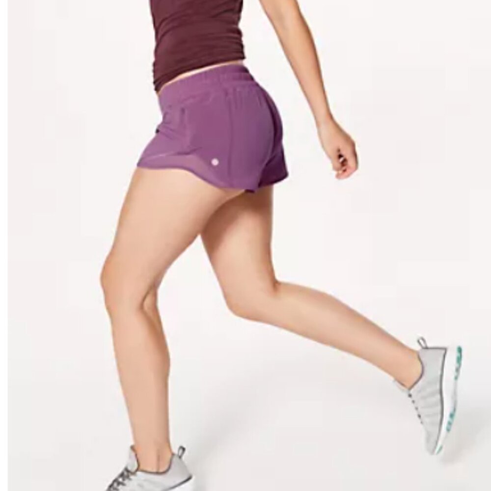 Velvet Dust Low Rise 2.5" Lululemon Hotty Hot Shorts